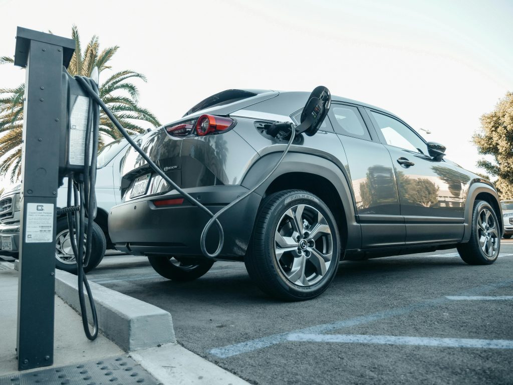 carros elétricos carregamento em condomínios Aliança Condomínios